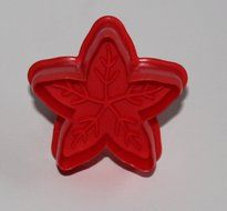 Christmas Pie Baking Bundle: R&amp;M Non-Stick Pie Crust Shield and Snowflake Plunger Cutter N2