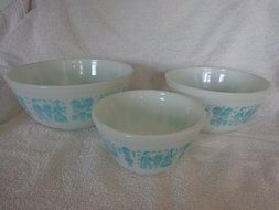 Vintage Pyrex 1050s Set of Three Butterprint Nesting Mixing Batter Bowls White with Teal - 1 1/2 Pint (401), 1... N4