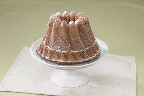 Nordic Ware Platinum Collection Anniversary 10- to 15-Cup Bundt Pan N7