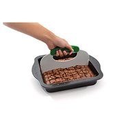 PerfectSlice Square Cake Pan with tool