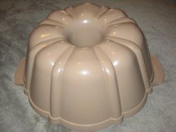 Vintage Eagle Large 4 Quart Microwave Heavy Plastic Fluted Bundt Cake Baking Pan (at least 2 cake mixes) USA N2