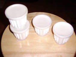 Tupperware Single Serve Mini Jello Molds Set of 4 White Only N2