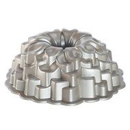 Nordic Ware Platinum Collection Anniversary 10- to 15-Cup Bundt Pan N12