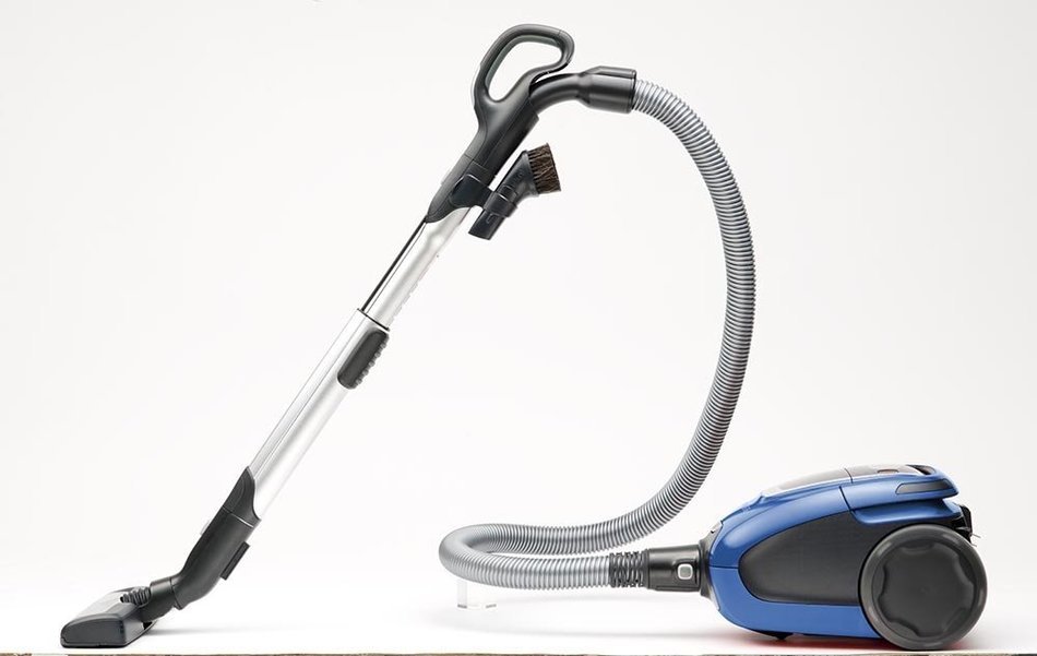 Electrolux The Quality Ergo Three auto clear blue EET530CB the best features of all three important to vacuum... N4