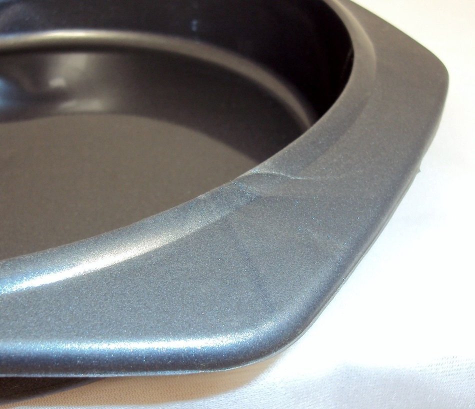 Cake Pan 9" Round Silicone Solutions Non-Stick Bakeware Dark Grey. N4