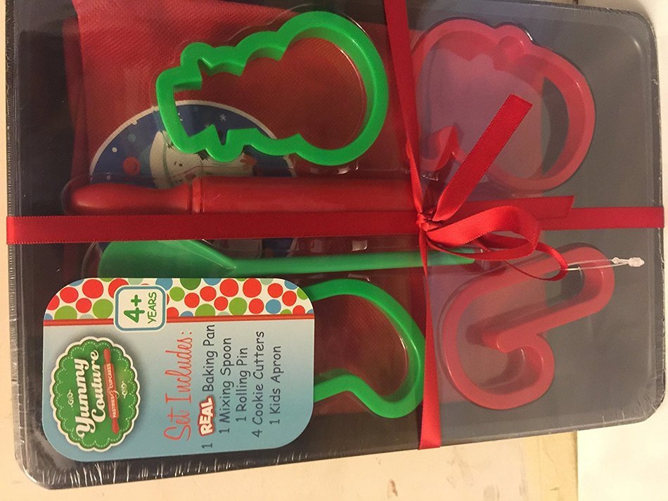 Yummy Couture 8 Pc Christmas Cookie Baking Set N2