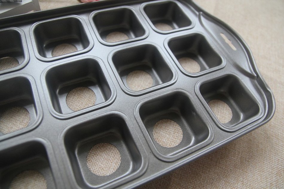 Befamous 12 Cups Non-stick Muffin Cupcake Pan - Removable Bottoms Round N12