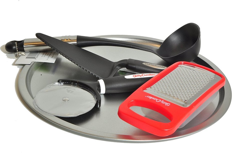 Pizza Maker Kit 5-piece Set with 12 Inch Steel Pizza Pan, Betty Crocker Pizza Cutter Wheel and Hand Held Cheese... N6
