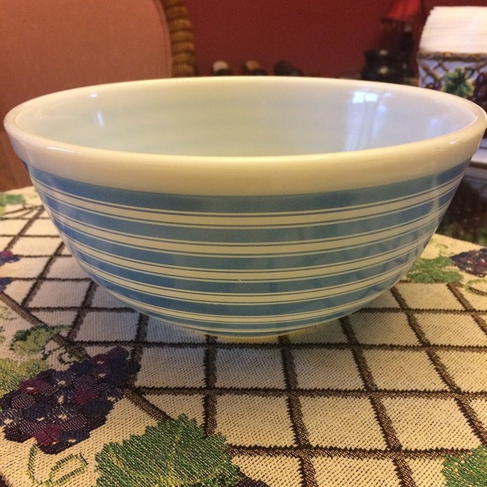 Vintage 1967 Pyrex 2 1/2 Quart " New Dot " Blue On White Mixing Nesting Batter Bowl