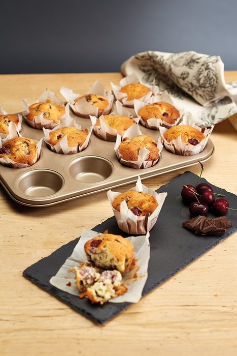 Paul Hollywood 12 Hole Deep Baking Pan, Non-Stick N3