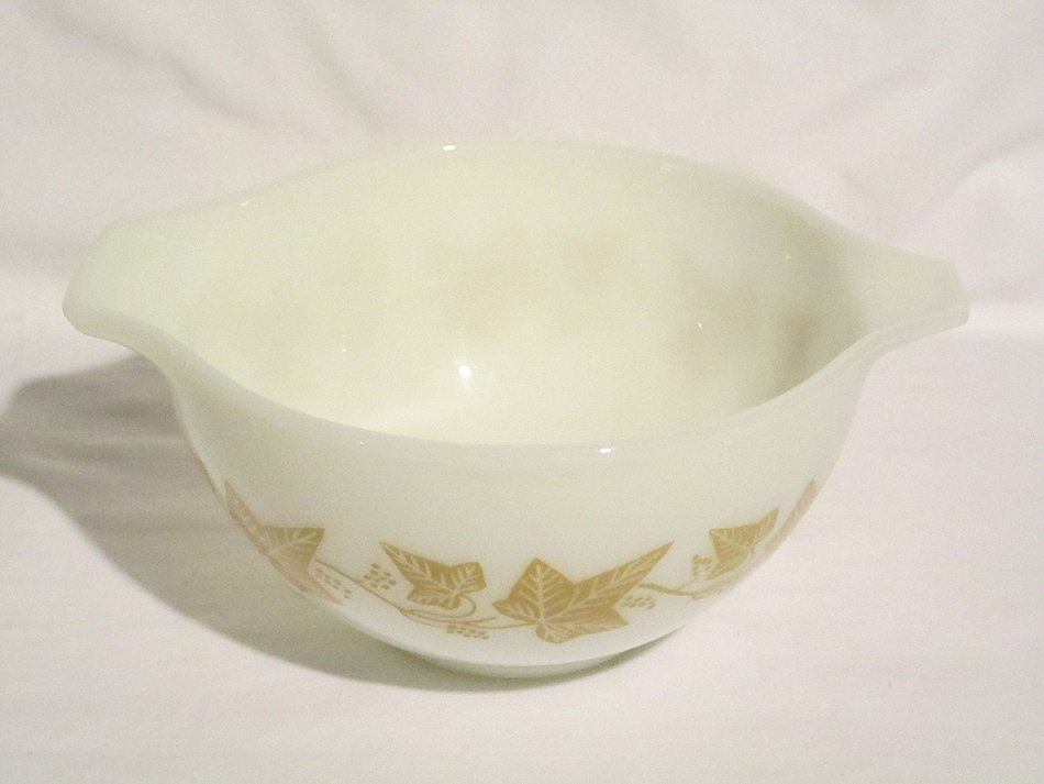 Vintage 1960s Pyrex Sandalwood Ivy Cinderella Mixing Nesting Batter Bowl - 1 1/2 Pint