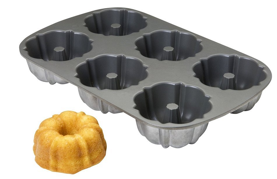 Focus Foodservice Commercial Bakeware 6-Cup Non-Stick Cast Aluminum Fluted Cake Pan N4
