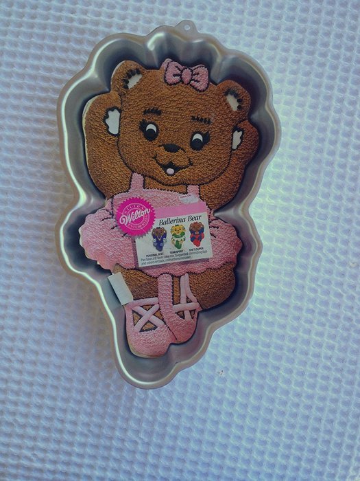 Wilton Ballerina Ballet Cheerleader Gymnastics Super Bear Cake Pan (2105-2021, 1992) N2