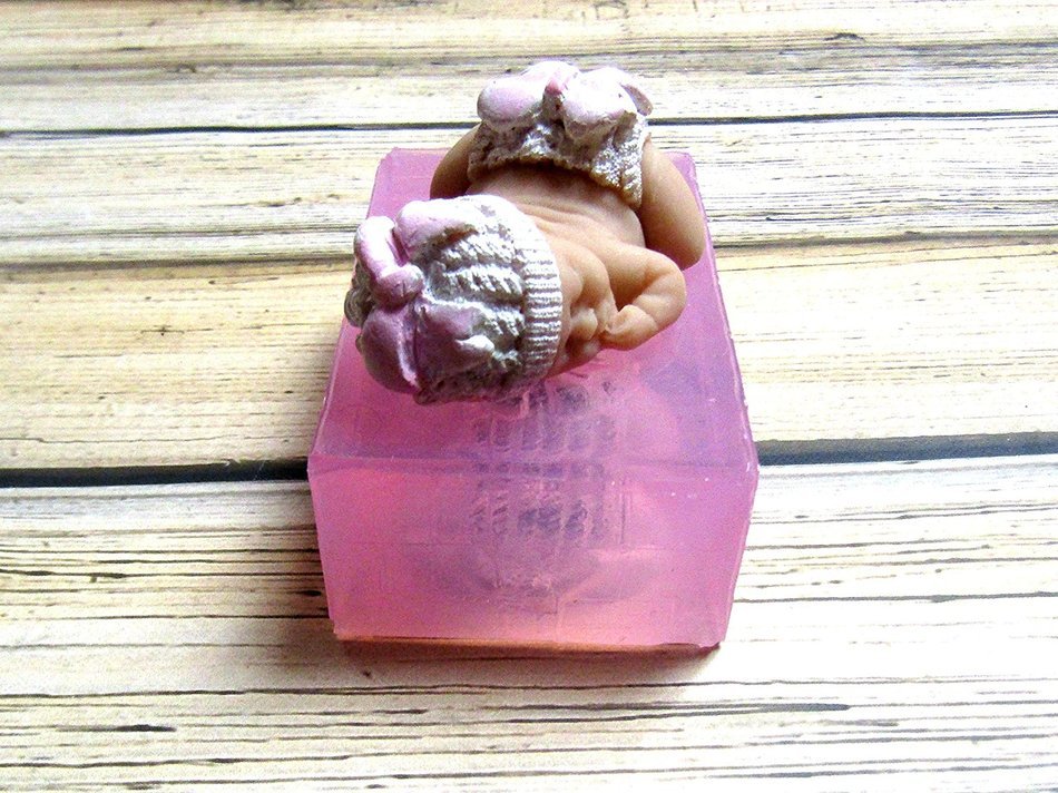 Mold for 3 Inch Baby with Bow Hat and Diaper Fondant Decorating Soap Polymer Clay Cake N5