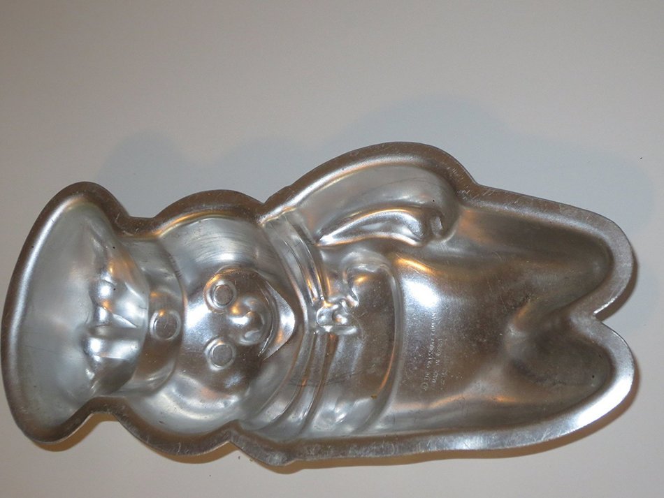 Pillsbury Doughboy Cake Pan -- 7.5"