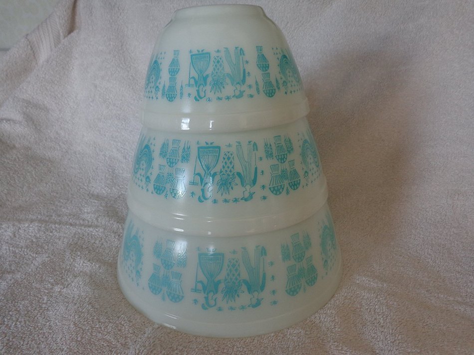 Vintage Pyrex 1050s Set of Three Butterprint Nesting Mixing Batter Bowls White with Teal - 1 1/2 Pint (401), 1...