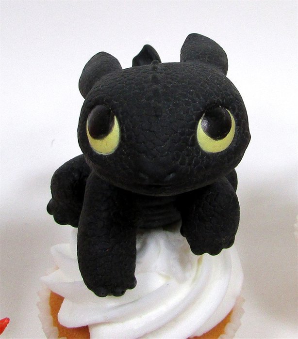 HOW TO TRAIN YOUR DRAGON 6 Piece CUPCAKE Topper Set Featuring 6 How to Train Your Dragon Figures, Figures Average... N7