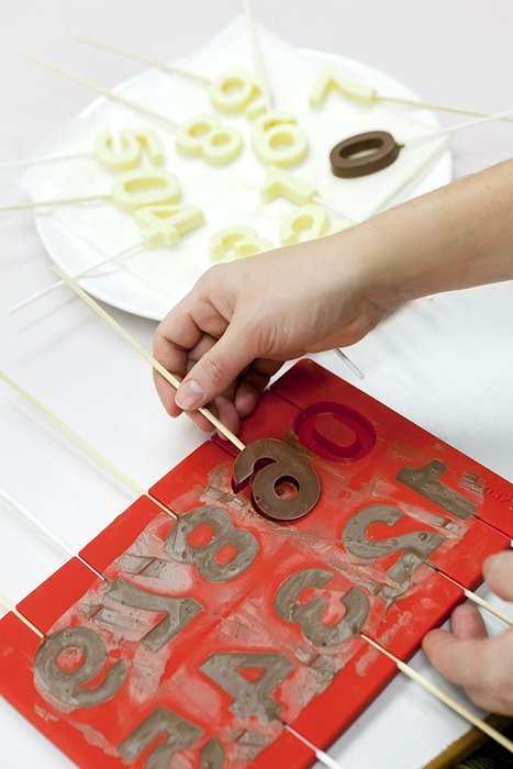 Lekue Birthday Lollipop Mold, Red N5