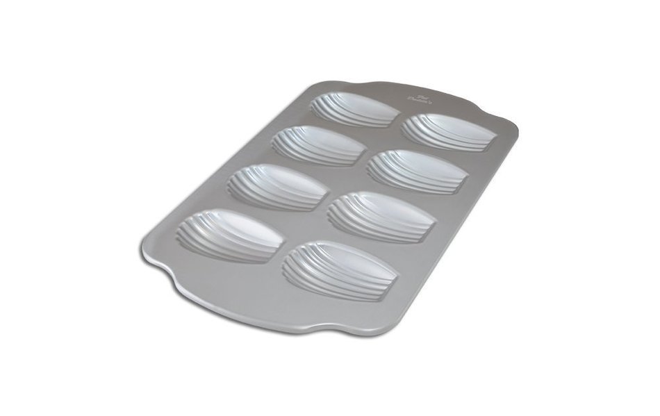 Fat Daddio's Cupcake and Muffin Half-Size Pan, Madeleine, 8 Cavities