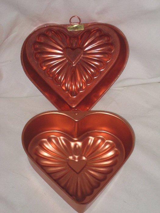 Set Of 2 - Vintage Coppertone Heart Jell-O Mold Cake Pan - 7x7x1.5 Inch N2