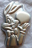 1988 Wilton LOONEY TUNES BUGS BUNNY Aluminum Cake Pan with Paper Insert &amp; Instruction Guide (15 Inches Tall) N2