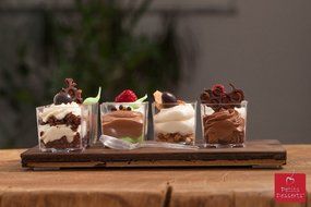 Petits Desserts 72-Piece Set of 60 ml Square Cups and 3.74-Inch Plastic Dessert Spoons N5