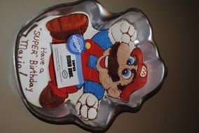 Wilton Nintendo Super Mario Brothers Cake Pan 2105-2989 N3