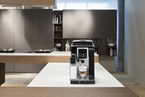 De'Longhi ECAM23260SB Magnifica Smart Espresso &amp; Cappuccino Maker, Black N5