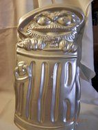 Wilton Rare Oscar the Grouch Cake Pan
