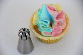 CrownBake DELUXE Russian Piping Tips 32 Pcs (2 XLarge Sphere Ball Nozzles, New SNOWFLAKE Tip , Large Coupler,... N2