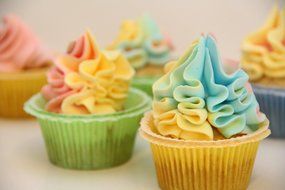 CrownBake DELUXE Russian Piping Tips 32 Pcs (2 XLarge Sphere Ball Nozzles, New SNOWFLAKE Tip , Large Coupler,... N4