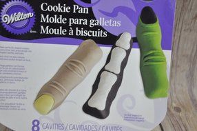 Wilton Halloween Creepy Monster Witch Skeleton Finger 8 Cavity Cookie Candy Pan