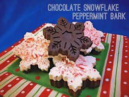 Silicone Snowflake Mold: Non-Stick Baking, Chocolate, Ice, Muffins &amp; Soap⎟Oven-Microwave-Freezer-Dishwasher Safe... N6