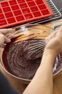 Lekue 24 Cavity Mini Brownie Mold Pan, Model # 0216024R01M017, Red N5