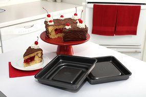 Mrs. Fields Bakeware 128 Fill N Flip Locking Layer Cake Set N11