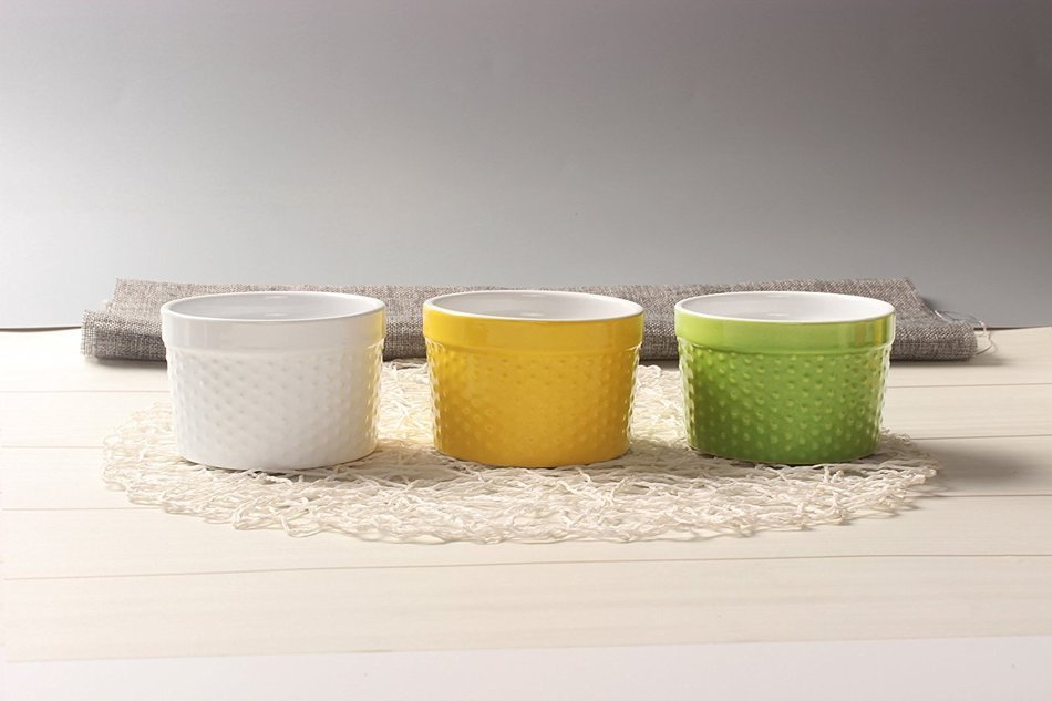SOLECASA "4.5-OZ/Set of 4" Porcelain/Ceramic Round Colored Ramekin Set,Custard Cup,Cup for Cupcake N7