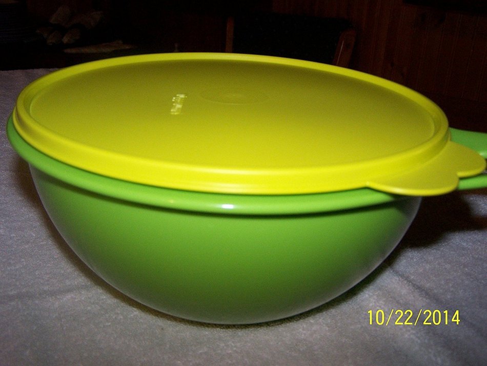 Tupperware Thatsa Bowl Jr. 12cup Margarita & Lettuce Leaf