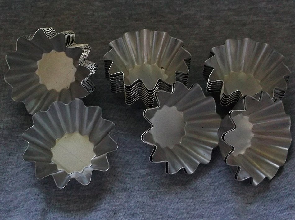 Set of 30 Aluminum Forms for making Tarts, Brioche, Swedish sandbakelser tarts