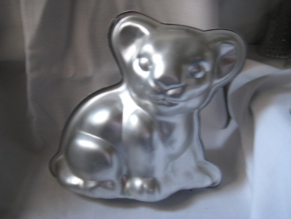 Wilton Collectible 1974 3-D Lovable Animal Stand up Cake Pan