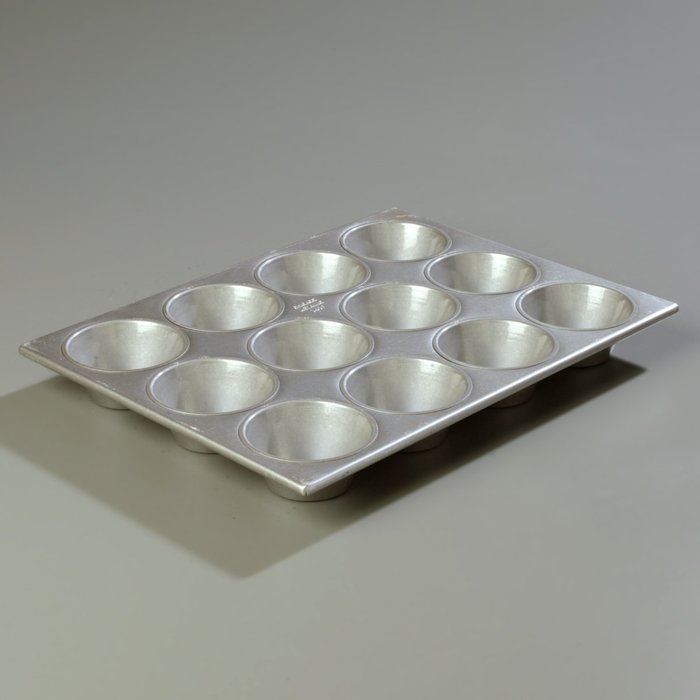 Carlisle 601837 Steeluminum 12 Cup X-Large Cup Cupcake Pan, 17.88" Length x 13.5" Width, 6oz Capacity (Case of 6) N2