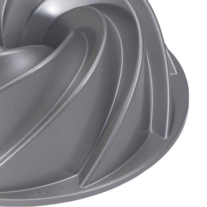 Nordic Ware Platinum Collection Anniversary 10- to 15-Cup Bundt Pan N18