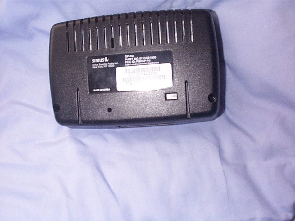Sirius Sportster SP-R1R Satellite Radio Receiver 87.7 FM modulator N4