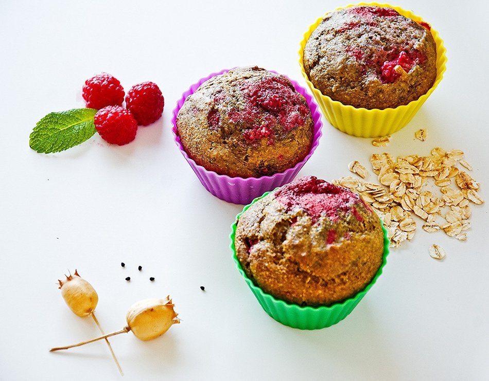 Brighid's Kitchen Green Reusable Silicone Baking Cups / Muffin Cups with eBook Cookbook and Product Guide, Set... N43