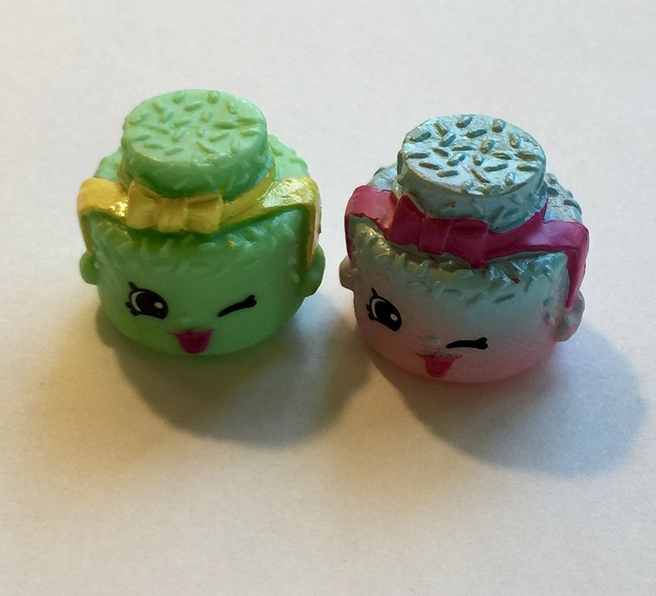 2016 Shopkins Season 5 Sweet Treats Set of 2- Pink/Blue Sprinkle Lee Cake #5-083 & Green Sprinkle Lee Cake #5-091