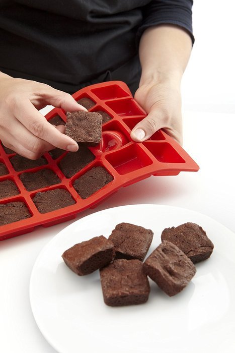 Lekue 24 Cavity Mini Brownie Mold Pan, Model # 0216024R01M017, Red N3