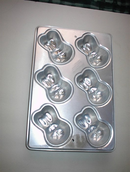 Wilton Mini Cakes Bunny Rabbit Pan Mold ~ 6 Bunnies per Pan #2105-4270