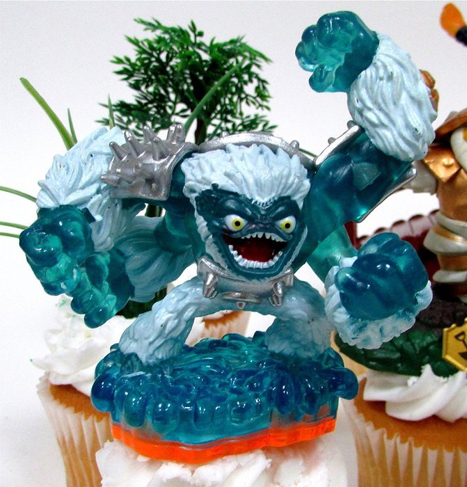 SKYLANDERS 12 Piece CUPCAKE Topper Set Featuring 6 Random Skylanders Figures and Decorative Themed Accessories... N3