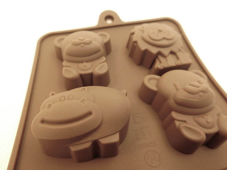 Set 2 silicone Chocolate Candy Molds; 1 Hearts mold and 1 mold of Hippos/Lions/Bears. Ice cubes, Candies, Gummies... N4