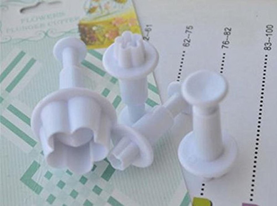 Outop Fondant Cake Cutter Mold Decorating Plunger Sugarcraft Snowflake Cutter Tools Set Pack of 3pcs N15