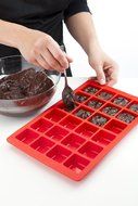 Lekue 24 Cavity Mini Brownie Mold Pan, Model # 0216024R01M017, Red N6